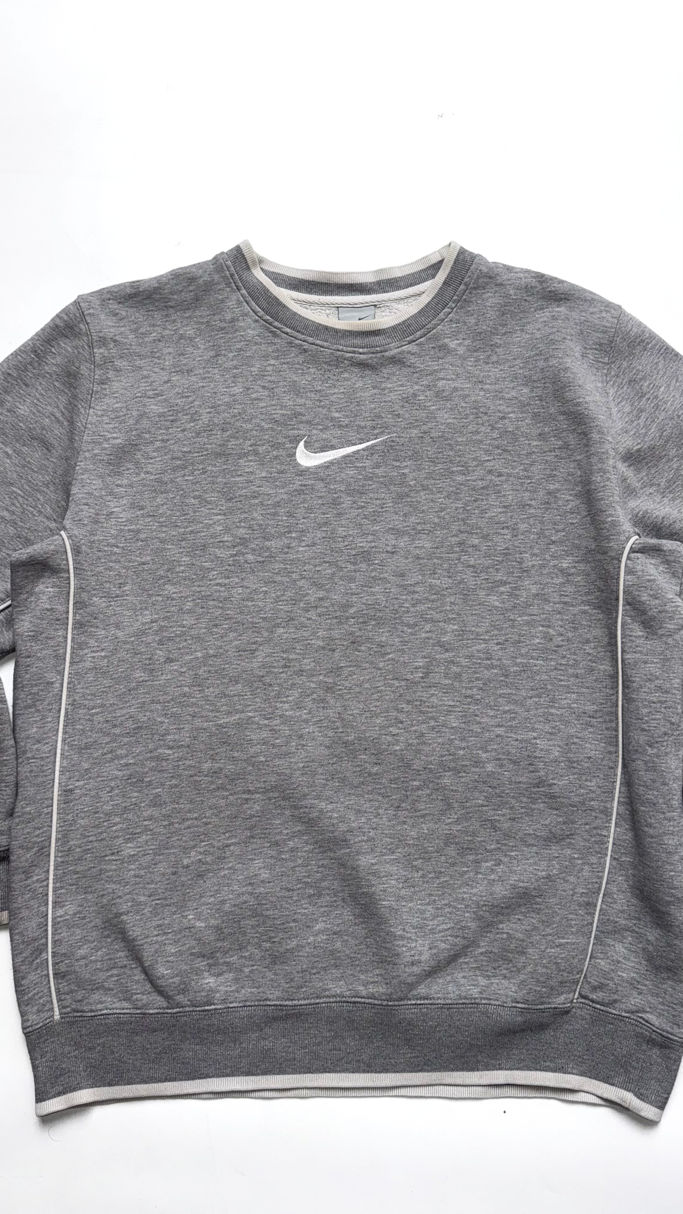 2000s Vintage Nike Middle Swoosh Grey Crewneck