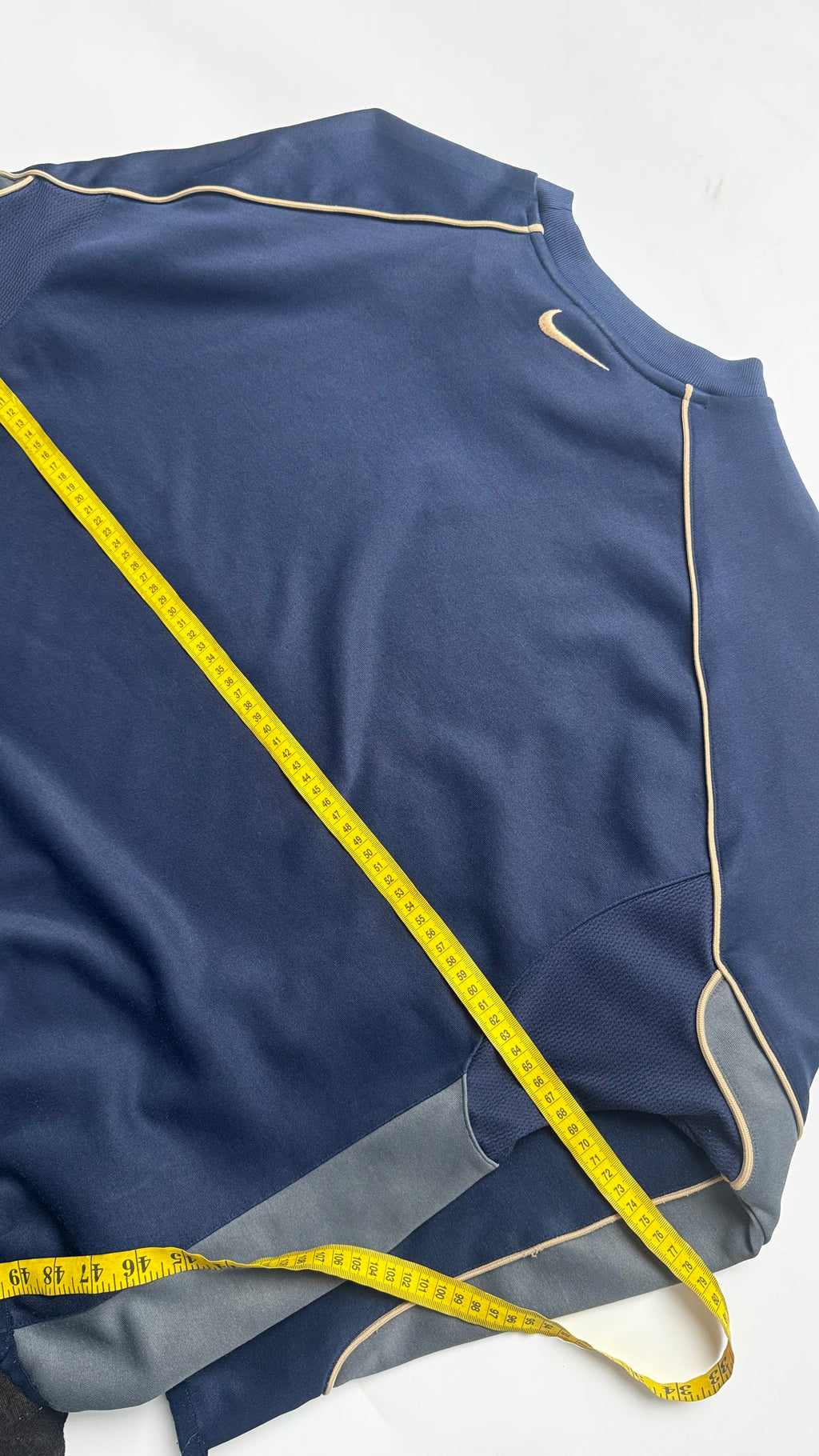 90s Nike “Shield” Middle swoosh Crewneck