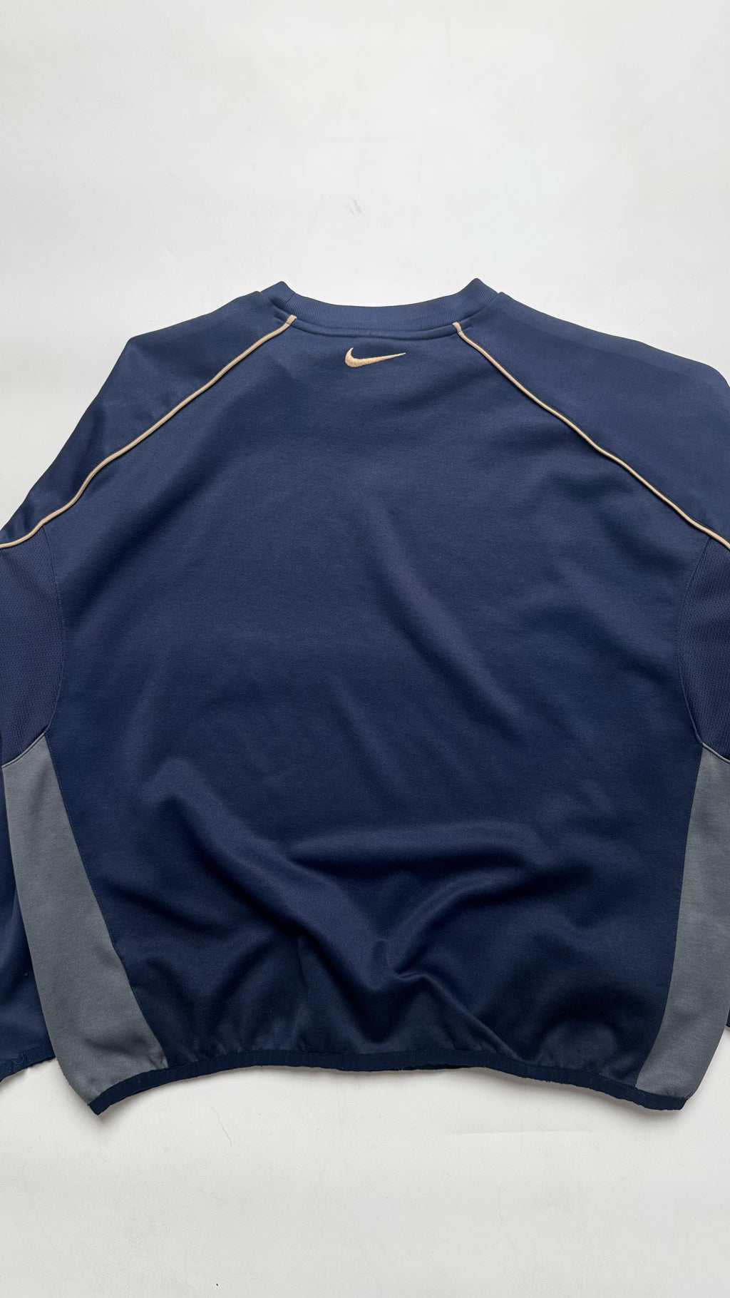 90s Nike “Shield” Middle swoosh Crewneck