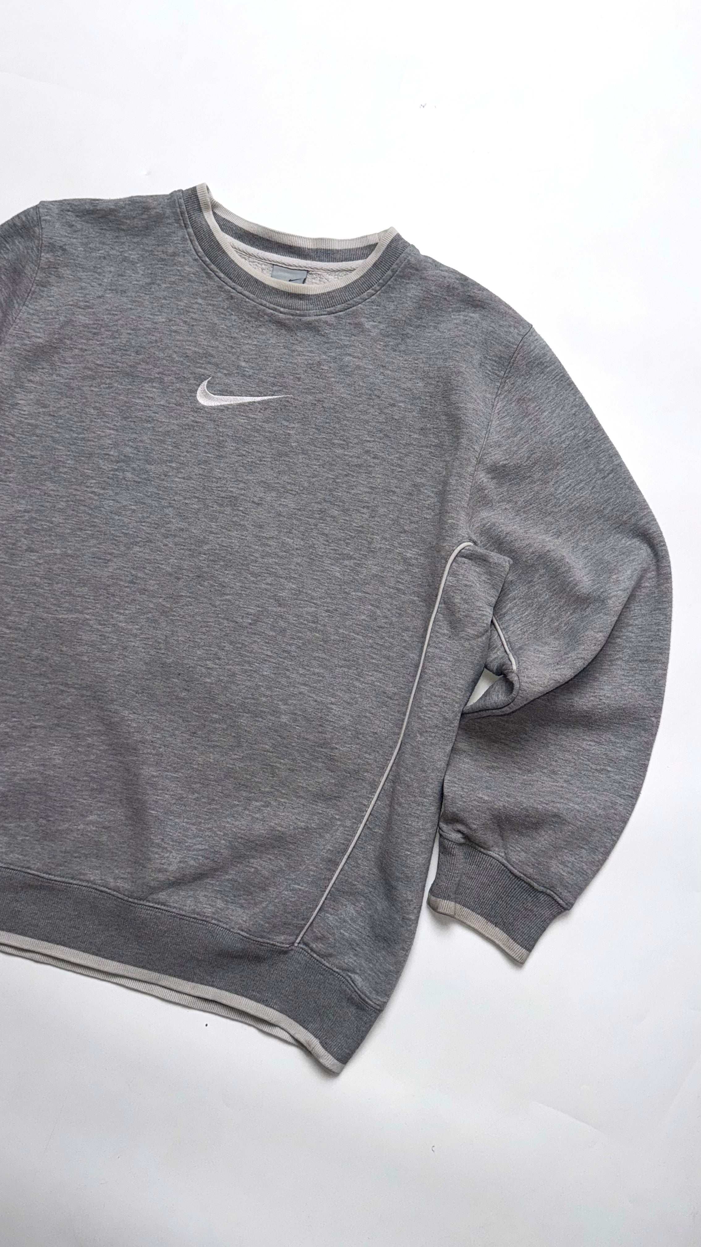 2000s Vintage Nike Middle Swoosh Grey Crewneck