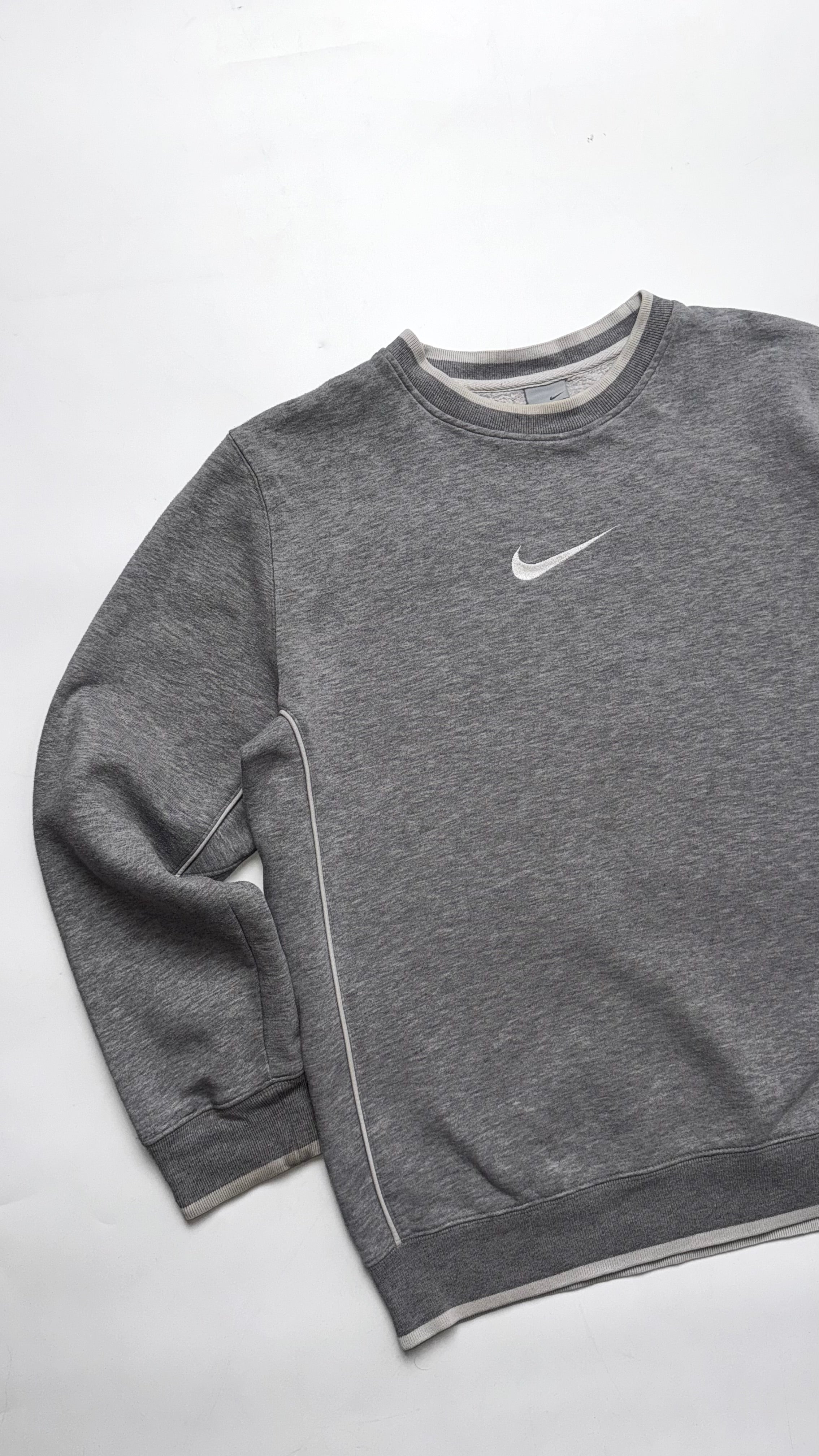 2000s Vintage Nike Middle Swoosh Grey Crewneck