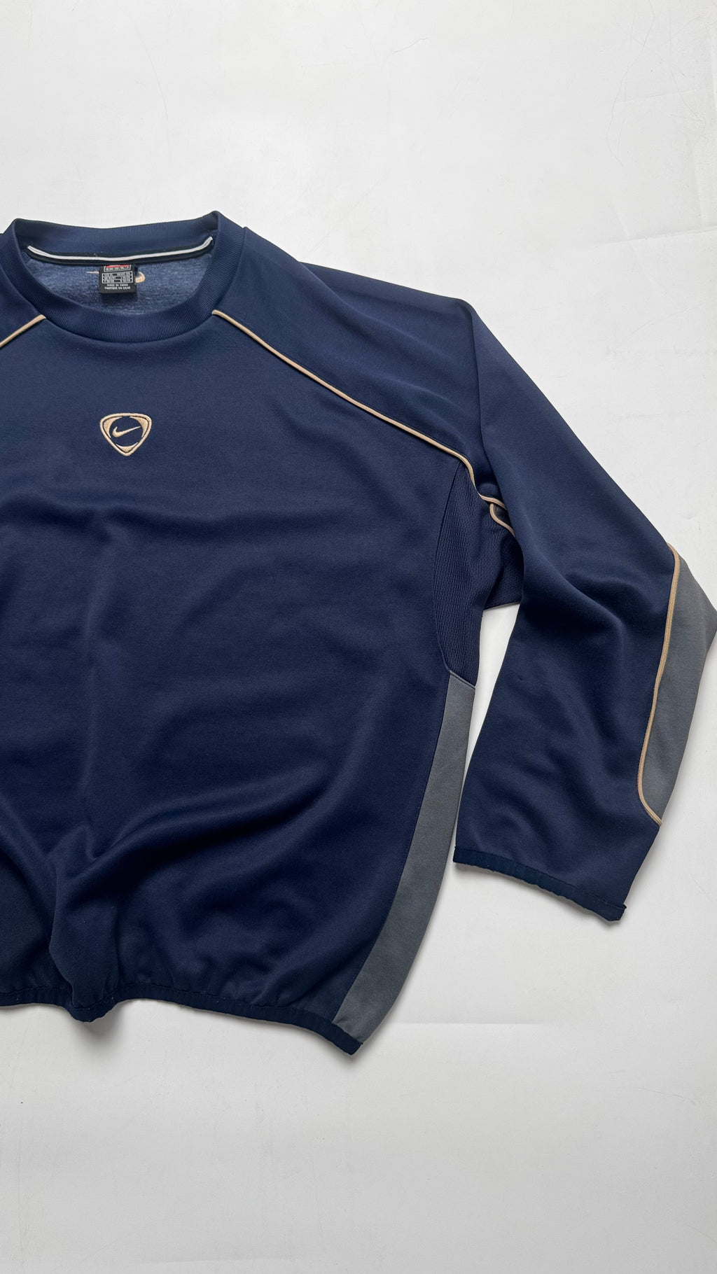 90s Nike “Shield” Middle swoosh Crewneck